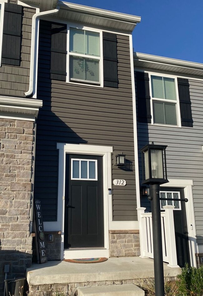 312 Frances Ln in Mc Donald, PA - Building Photo - Building Photo