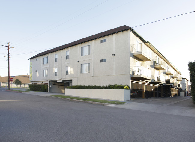 Victory Blvd Apartments in North Hollywood, CA - Building Photo - Building Photo