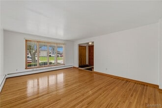 4 Villa Moraine Dr in Buffalo, NY - Building Photo - Building Photo