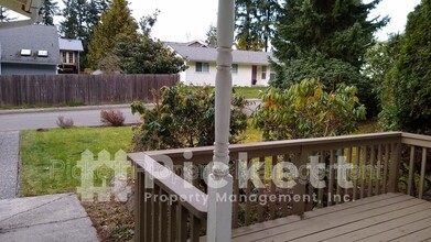 1504 NW Lakehill Cir in Silverdale, WA - Building Photo - Building Photo
