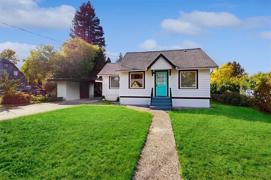 1955 Rainier Ave, Unit Main House - 1955 in Bremerton, WA - Foto de edificio