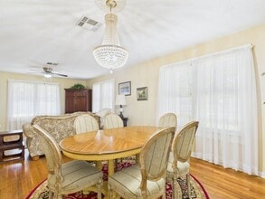 206 N Edison St in Fredericksburg, TX - Building Photo - Building Photo