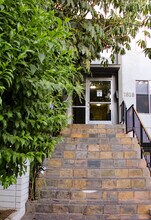 1818 N New Hampshire Ave, Unit 204A in Los Angeles, CA - Building Photo - Building Photo