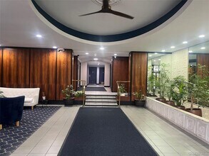 666 Pelham Rd in New Rochelle, NY - Building Photo - Building Photo