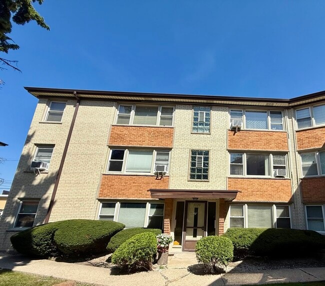 5620 W Goodman St in Chicago, IL - Building Photo - Building Photo