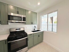 372 S Belardo Rd in Palm Springs, CA - Building Photo - Building Photo