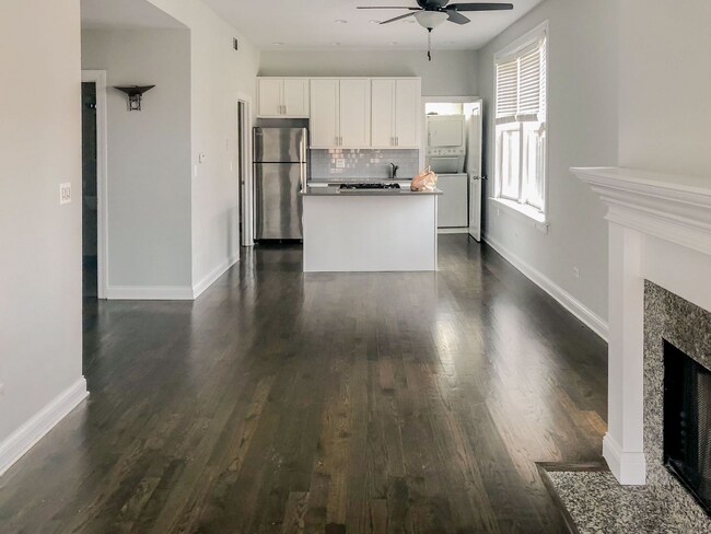 3856 N Southport Ave, Unit 2 in Chicago, IL - Building Photo - Building Photo