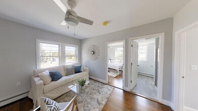 836 Canterbury St, Unit #2L in Boston, MA - Building Photo - Building Photo