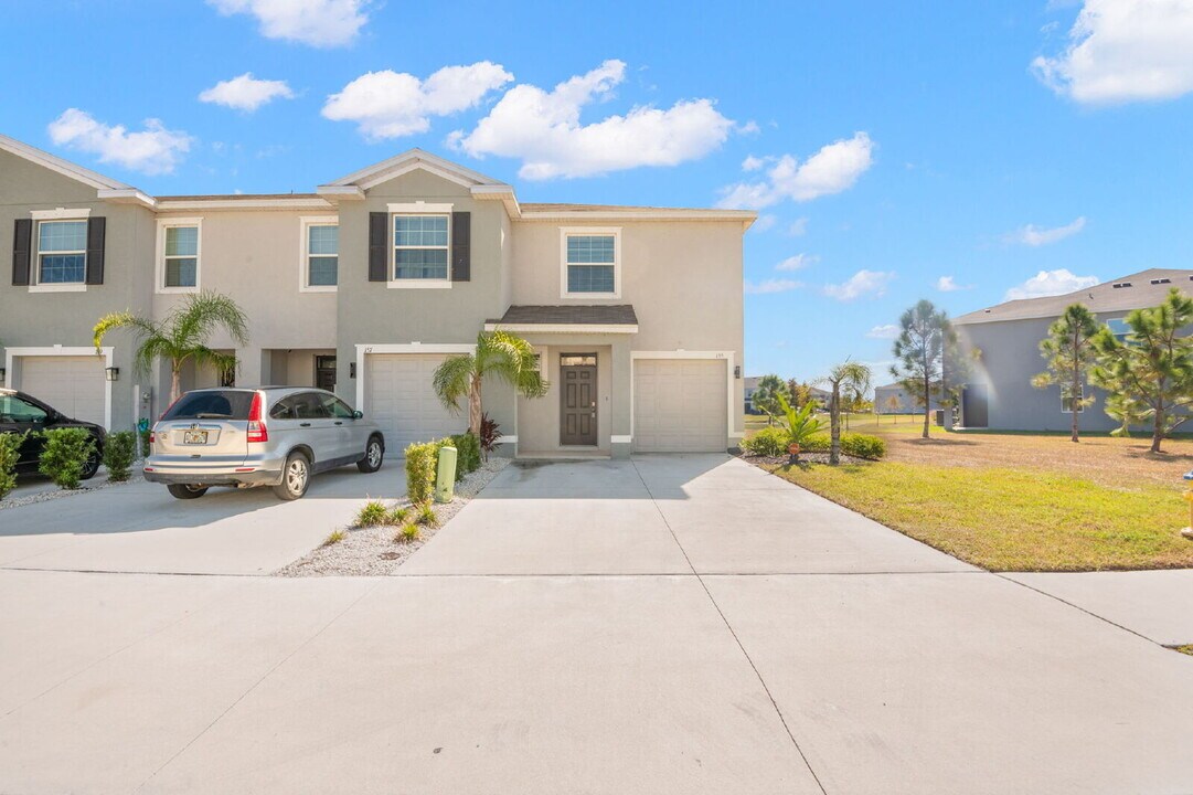 155 Mangrove Shade Cir in Apollo Beach, FL - Foto de edificio