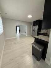 7142 SW 22nd St in Miami, FL - Building Photo - Building Photo