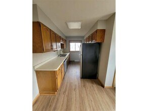 706 Robinwood Ln in Hopkins, MN - Building Photo - Building Photo
