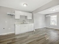 4319 Chapman St photo'