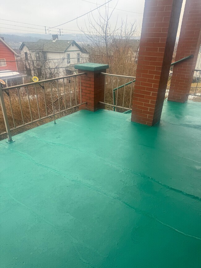 545 Stokes Ave in Braddock, PA - Building Photo - Building Photo