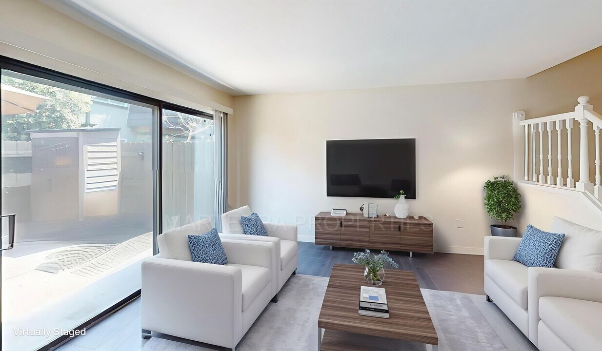 1643 Iowa St in Costa Mesa, CA - Building Photo