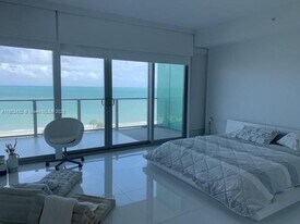 350 Ocean Dr in Key Biscayne, FL - Building Photo