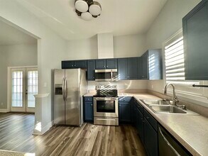 8335 Hinsdale Way in Tallahassee, FL - Foto de edificio - Building Photo