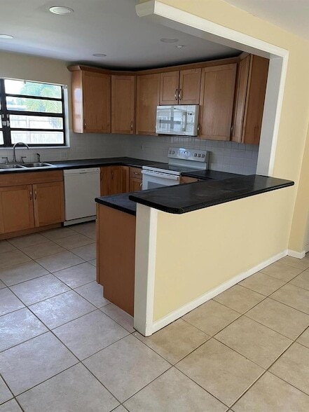 9167 Birmingham Dr in Palm Beach Gardens, FL - Building Photo - Building Photo