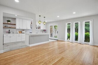 6935 Helsem Way in Dallas, TX - Building Photo - Building Photo