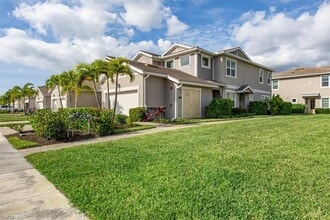 4687 Arboretum Cir in Naples, FL - Foto de edificio - Building Photo