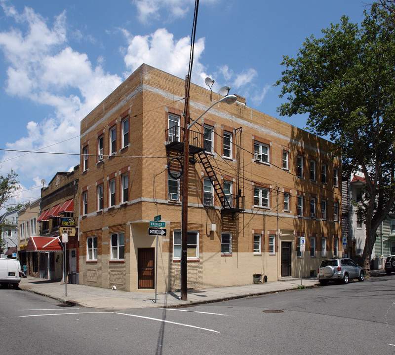 64 Pulaski St in Newark, NJ - Foto de edificio