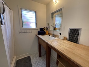 3606 Nevil St, Unit 2 in Oakland, CA - Foto de edificio - Building Photo