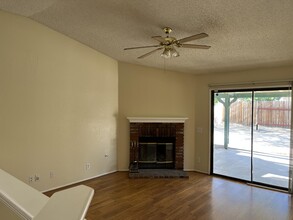 1042 E Angela Ct in Lancaster, CA - Building Photo - Building Photo