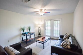 1540 Place in Murfreesboro, TN - Foto de edificio - Interior Photo