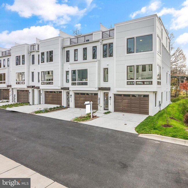 property at 3740 Glenmoor Reserve Ln