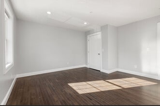 222 Rock St, Unit 2 in Fall River, MA - Building Photo - Building Photo