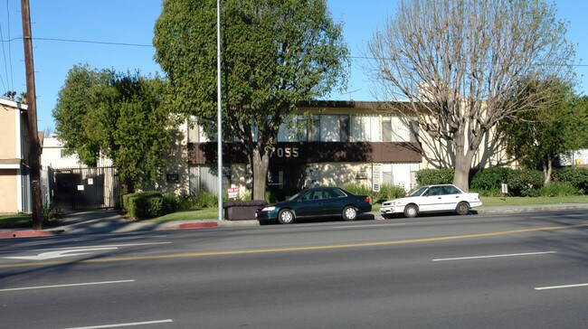 Sepulveda Apartments in Van Nuys, CA - Building Photo - Building Photo
