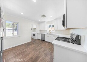 2074 Summit Ave in Pasadena, CA - Building Photo