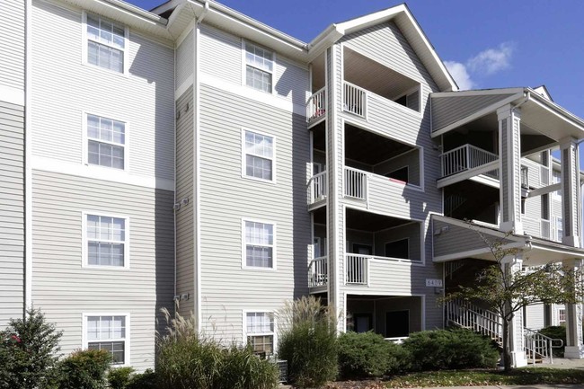 Lee Overlook Apartments in Centreville, VA - Building Photo - Building Photo