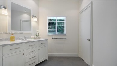 8650 Old Cutler Rd in Coral Gables, FL - Building Photo - Building Photo