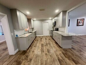 4433 Foss Rd in Lake Worth Beach, FL - Foto de edificio - Building Photo