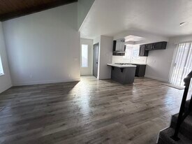 1128 S Edison St in Visalia, CA - Building Photo