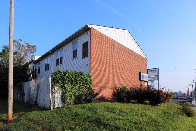 8712 Frankford Ave in Philadelphia, PA - Foto de edificio - Building Photo