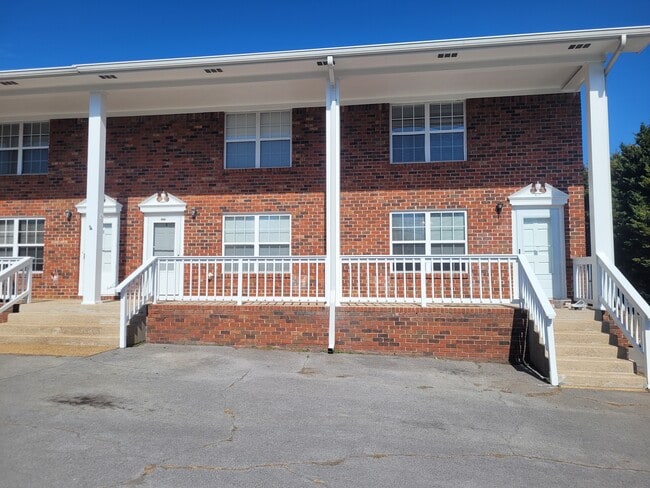 3335 Elder Mountain Rd in Chattanooga, TN - Foto de edificio - Building Photo