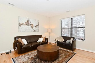 5621 Pershing Ave in St. Louis, MO - Building Photo - Building Photo