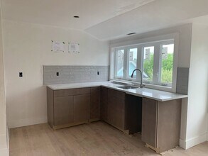 105 Shore Dr, Unit 2 in Somerville, MA - Building Photo - Building Photo
