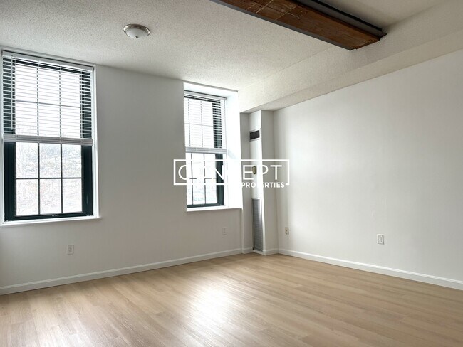 1200 Adams St, Unit 203 in Boston, MA - Foto de edificio - Building Photo