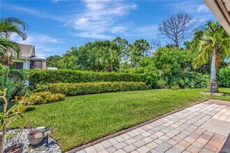 6892 SE Warwick Ln in Stuart, FL - Foto de edificio - Building Photo