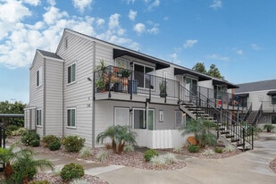 Parkway Village in Escondido, CA - Building Photo