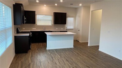 340 Escondido Cir in San Marcos, TX - Building Photo - Building Photo