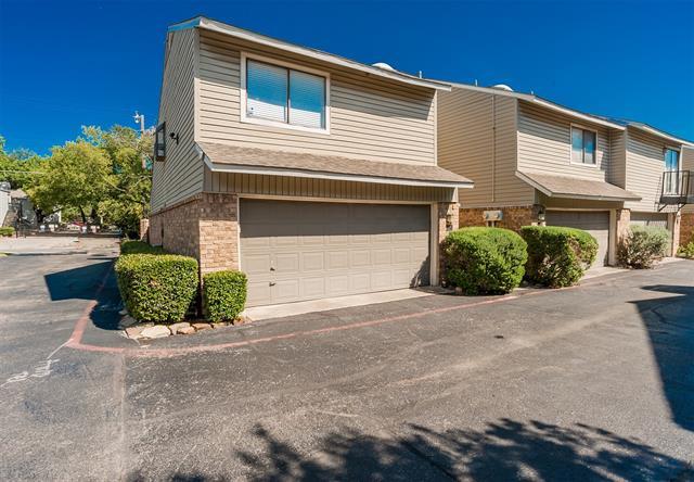 7450 Holly Hill Dr in Dallas, TX - Foto de edificio - Building Photo