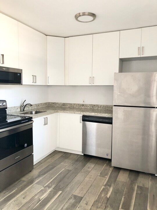 600 NE 46th Ct in Oakland Park, FL - Building Photo