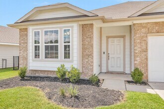 223 Shoreview Dr in Conroe, TX - Foto de edificio - Building Photo