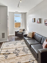 Corner House Apartments in Ann Arbor, MI - Foto de edificio - Building Photo