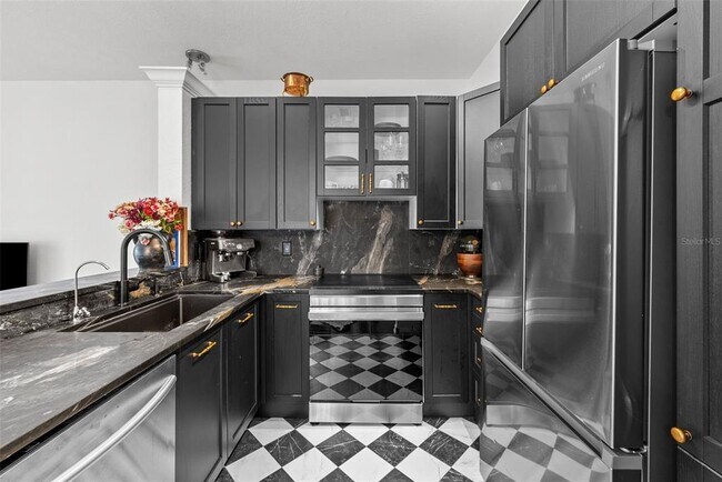 727 Coral Reef Dr in Tampa, FL - Building Photo - Building Photo