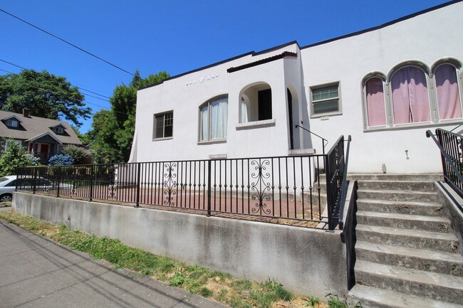 2905-2915-2915 SE Alder St