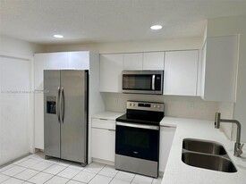 1401 Veracruz Ln in Weston, FL - Building Photo - Building Photo